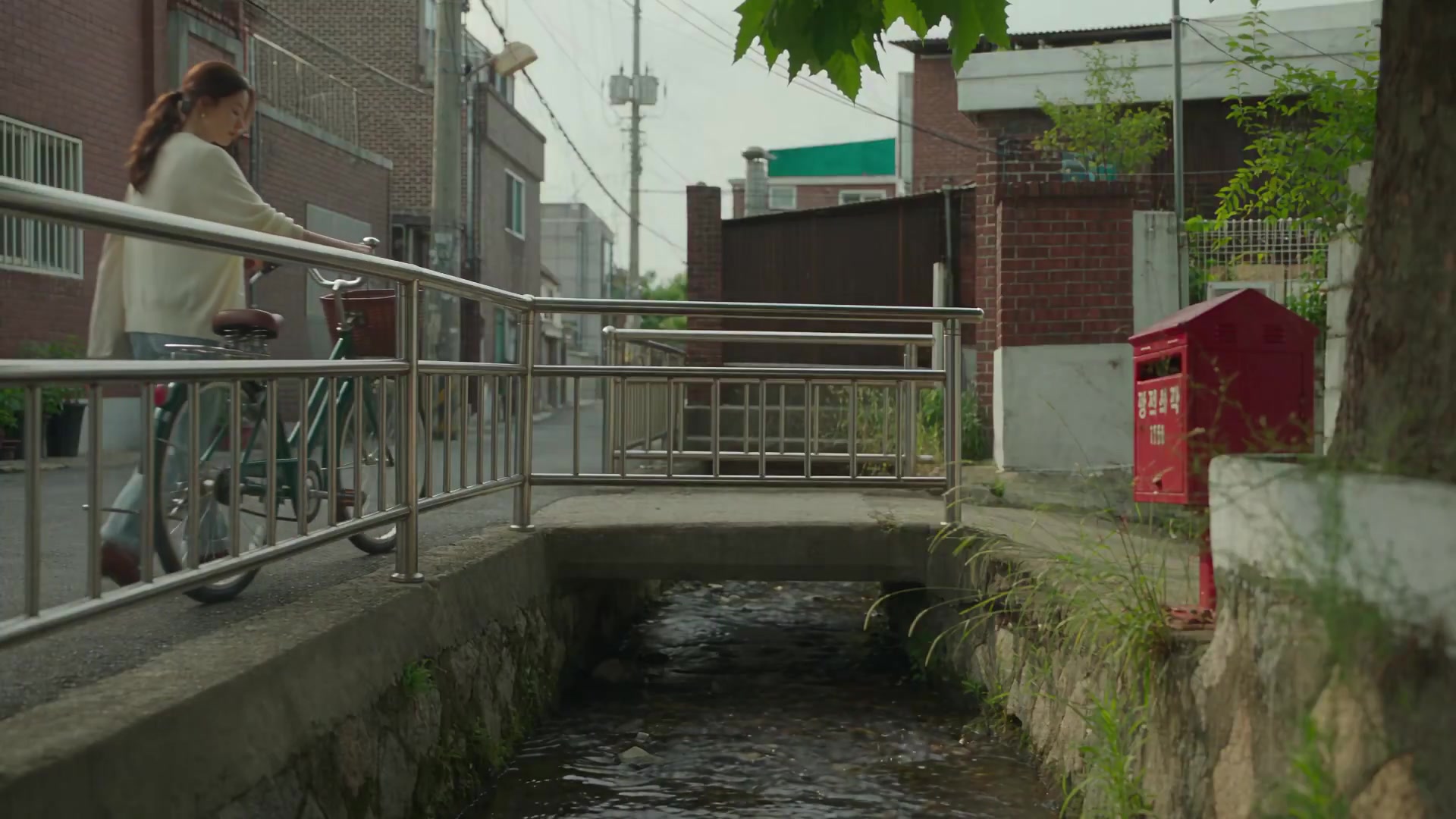 Seoul Hillside Afternoon: Cinematic Slice-of-Life (30s) interface preview